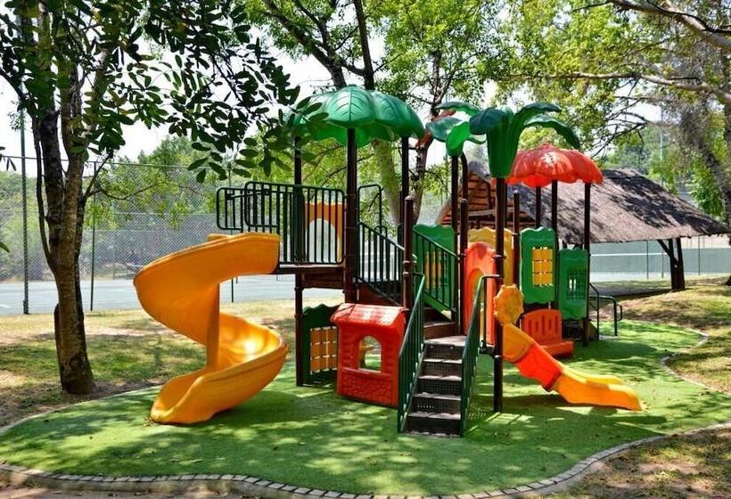 Отель Cambalala Luxury Units In Kruger Park Lodge Serviced Daily, Free Wi Fi