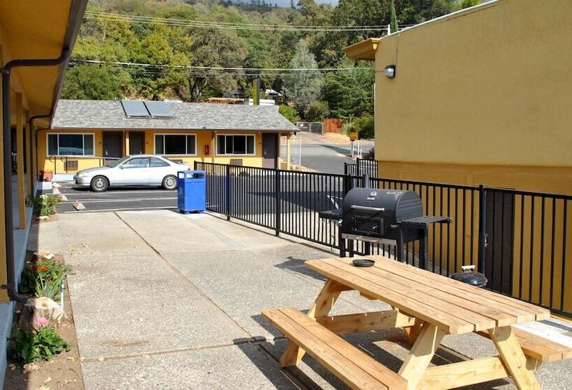 酒店 Lake Marina Inn