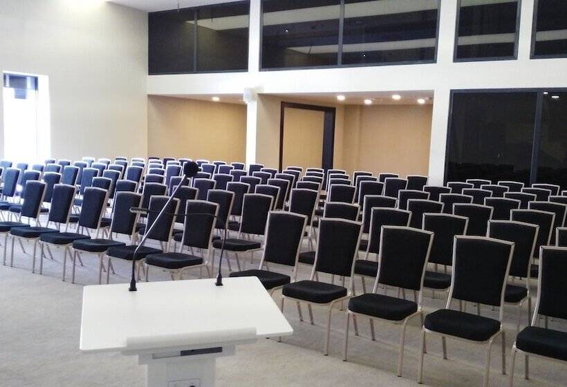בית מלון כפרי Malak Regency