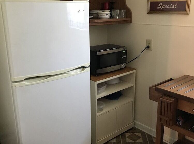 فندق Marinette Inn