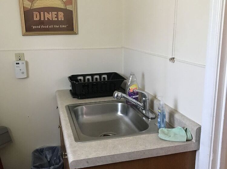 فندق Marinette Inn