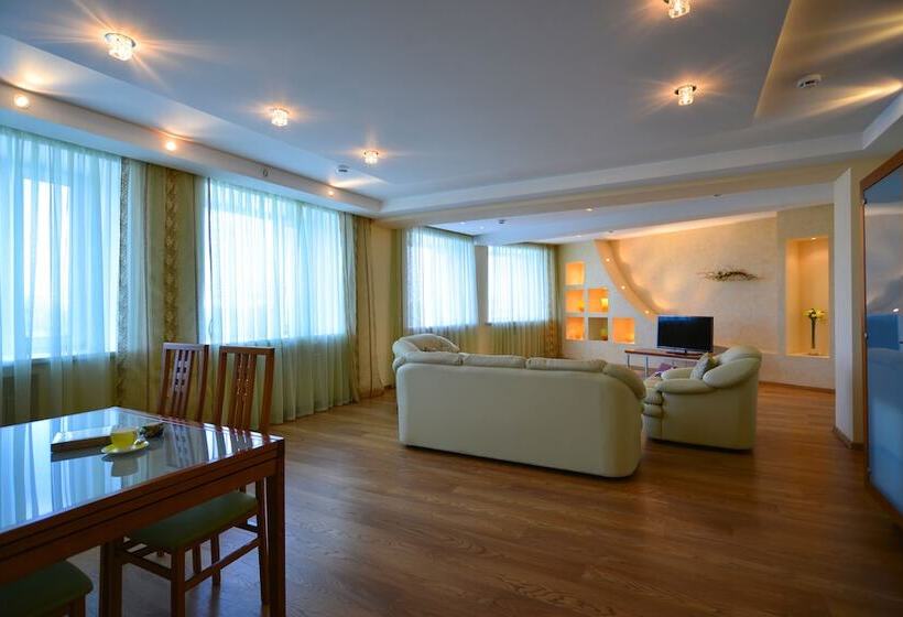 هتل Mayak   Om Building