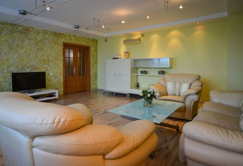 هتل Mayak   Om Building