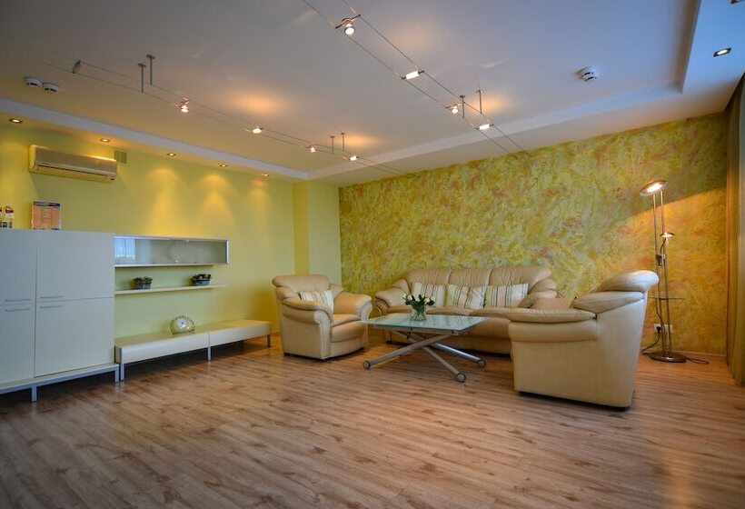 هتل Mayak   Om Building