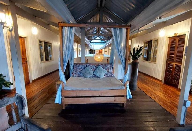 فندق M&m Beach House