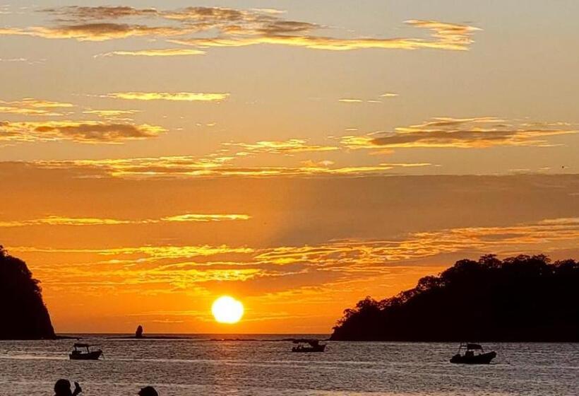 فندق M&m Beach House