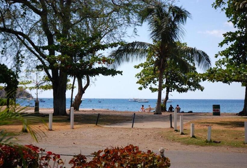 فندق M&m Beach House