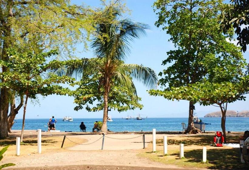 فندق M&m Beach House