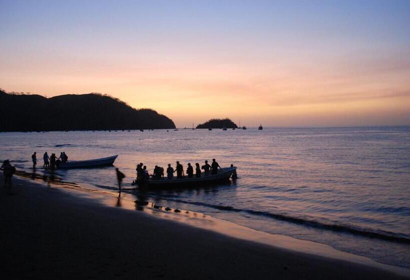 فندق M&m Beach House