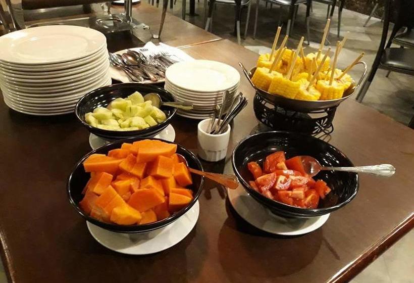 호텔 Mustika Gajah Mada