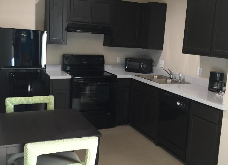 בית מלון כפרי Residency Suites