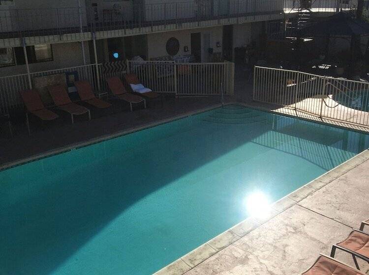 ホテル Sandpiper Springs Spa & Retreat