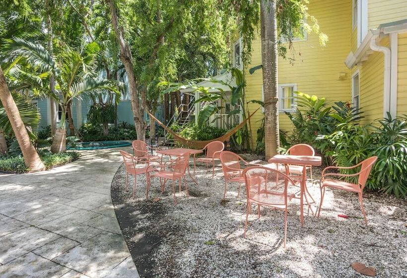 فندق Miami River Inn By Renzzi