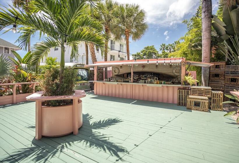 فندق Miami River Inn By Renzzi