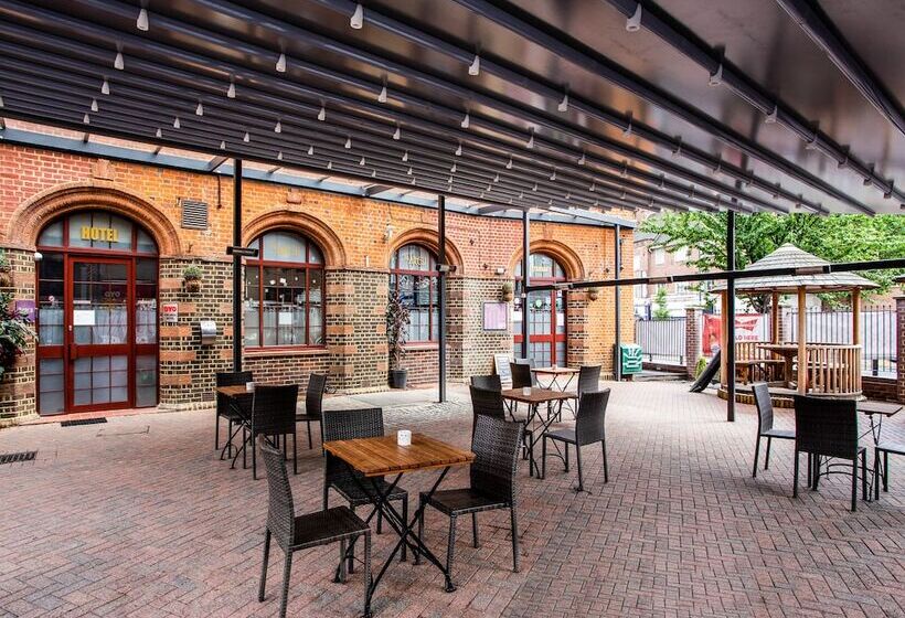 בית מלון כפרי The Arch