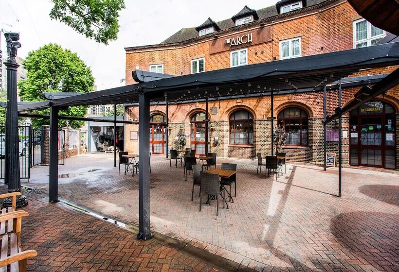 בית מלון כפרי The Arch