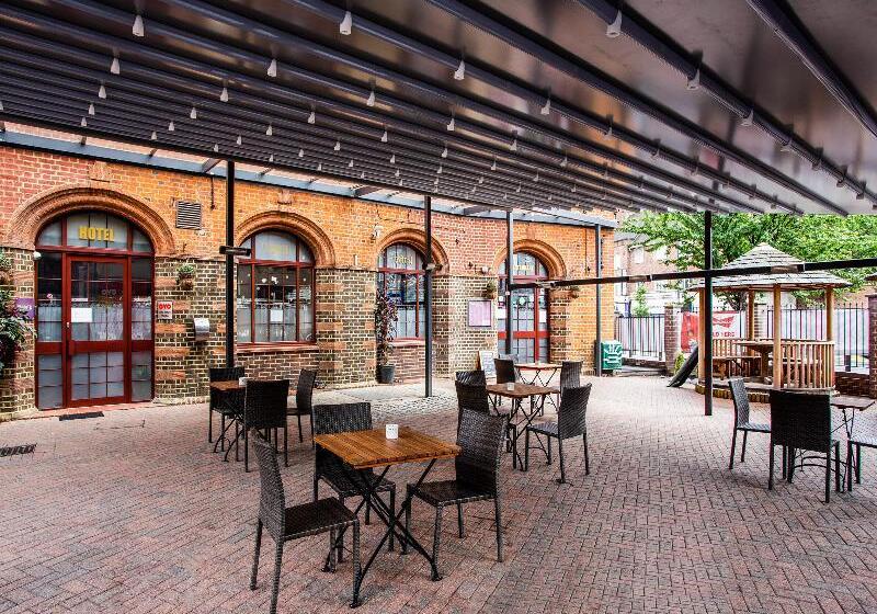 בית מלון כפרי The Arch