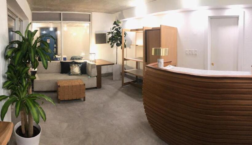 호텔 The Beverley Beach House