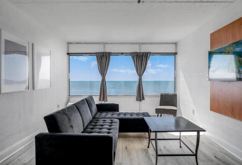 호텔 The Beverley Beach House