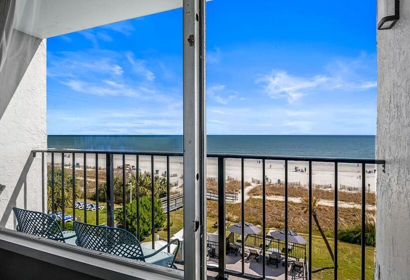 호텔 The Beverley Beach House