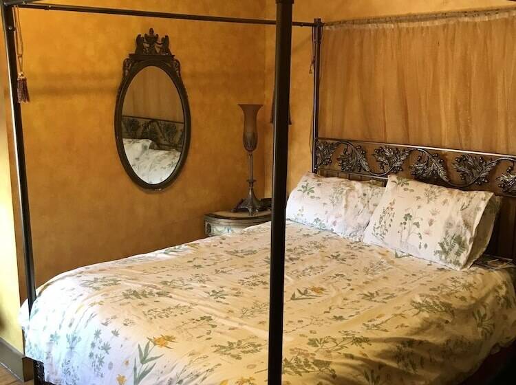 Отель Trade Winds Bed And Breakfast