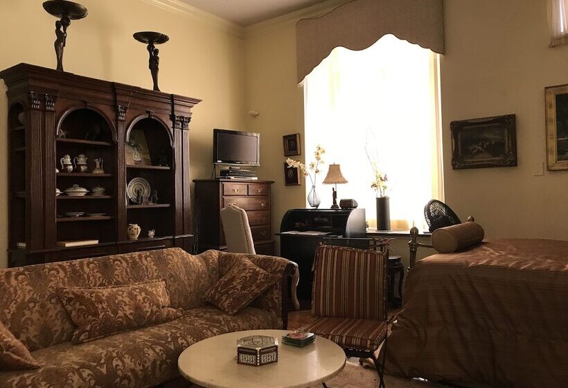 Отель Trade Winds Bed And Breakfast