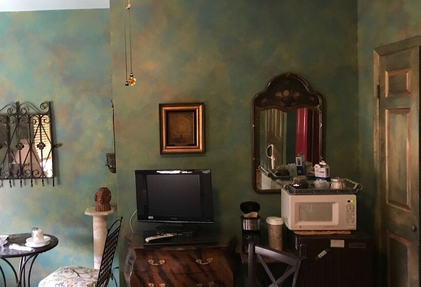 Отель Trade Winds Bed And Breakfast