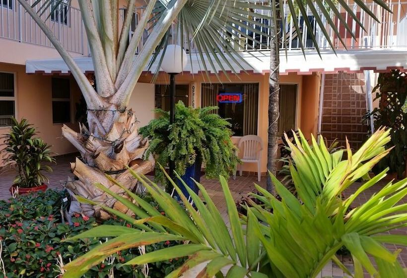 Lago Mar Motel And Apartments