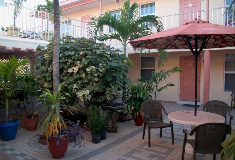 Lago Mar Motel And Apartments