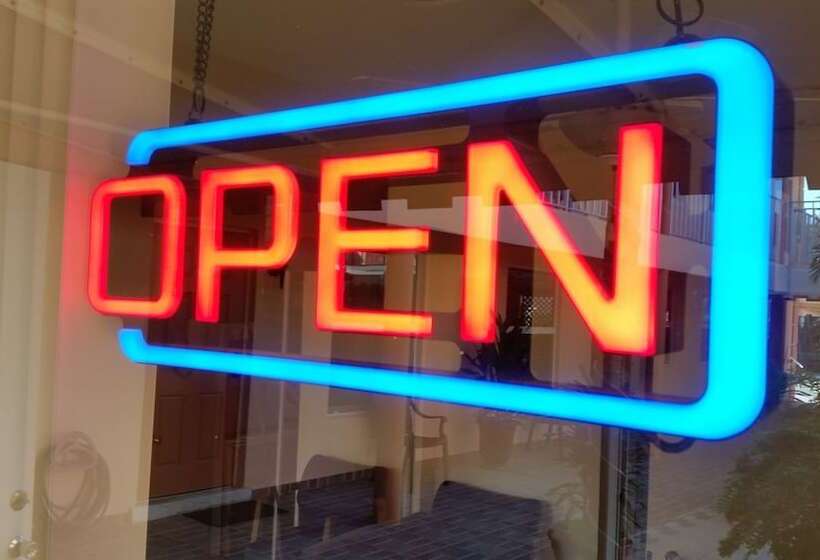 Lago Mar Motel And Apartments