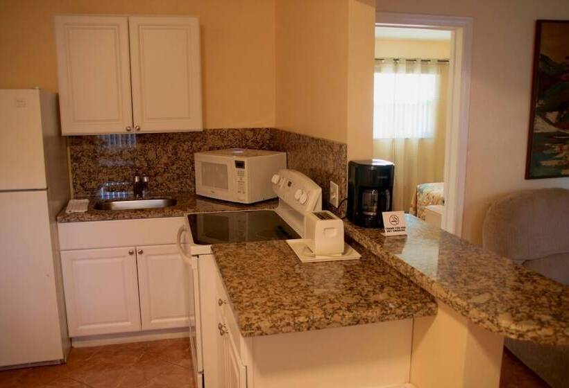 Lago Mar Motel And Apartments