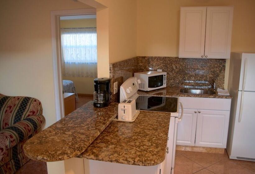 Lago Mar Motel And Apartments