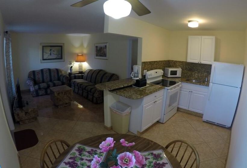 Lago Mar Motel And Apartments