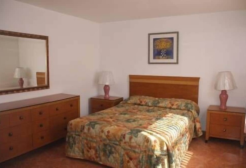 Lago Mar Motel And Apartments