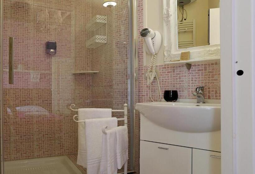 פנסיון Piazzetta De' Monti Suites