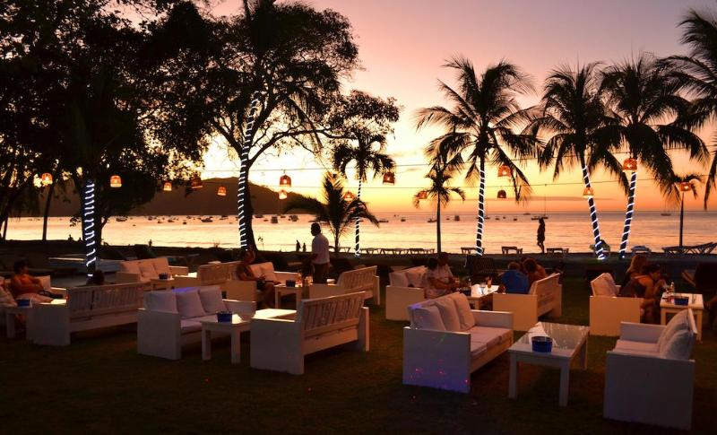 منتجع Café De Playa Beach Front