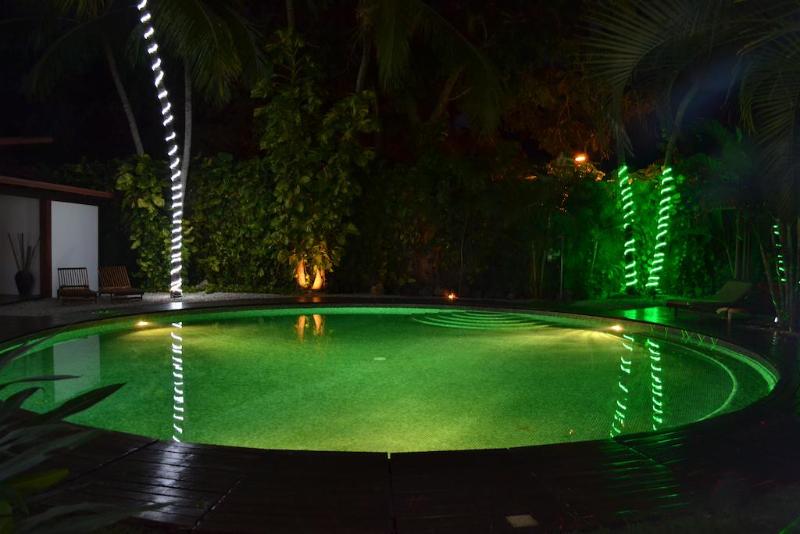 استراحتگاه Café De Playa Beach Front