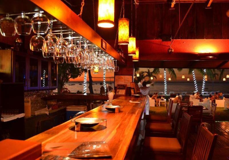 منتجع Café De Playa Beach Front