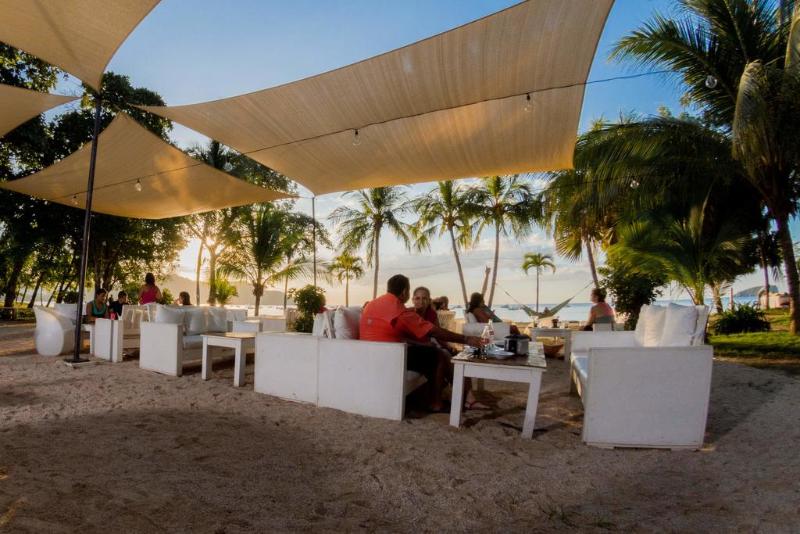 استراحتگاه Café De Playa Beach Front