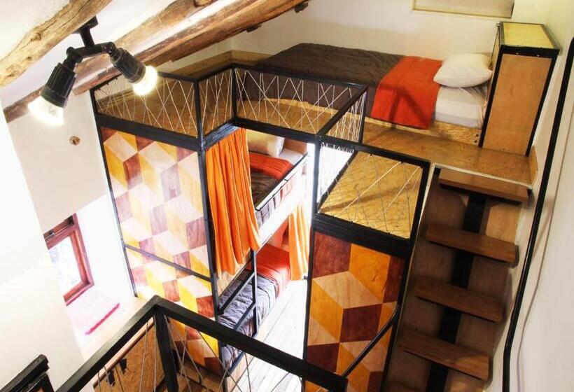 Supertramp Hostel Cusco