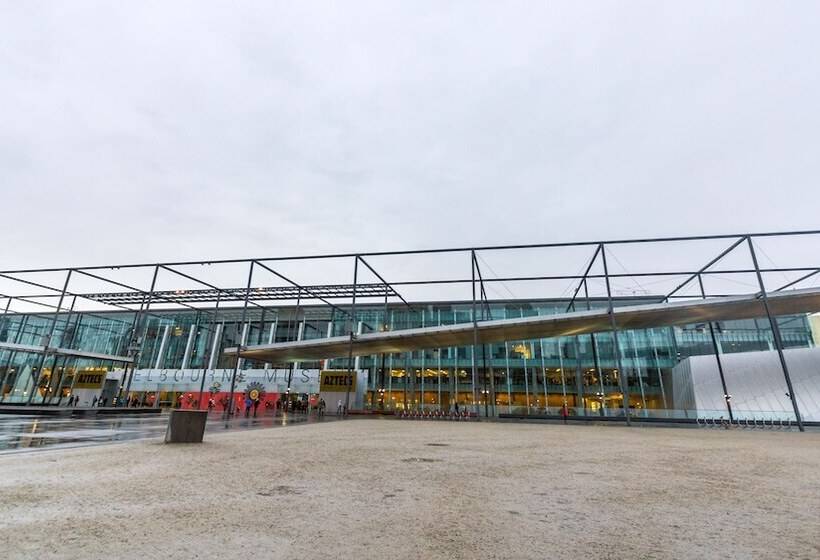 Waterfront Melbourne Apartments