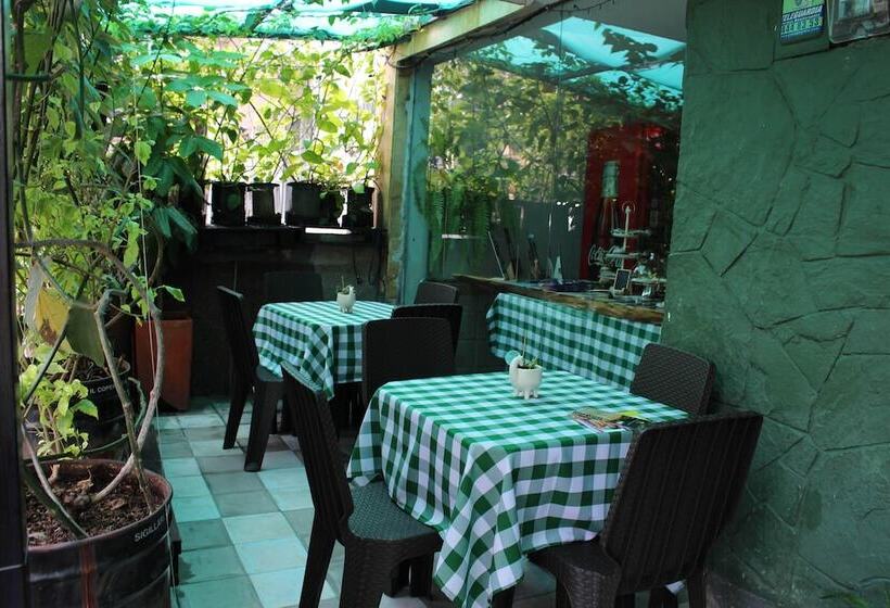 Casa Estacion Hostel