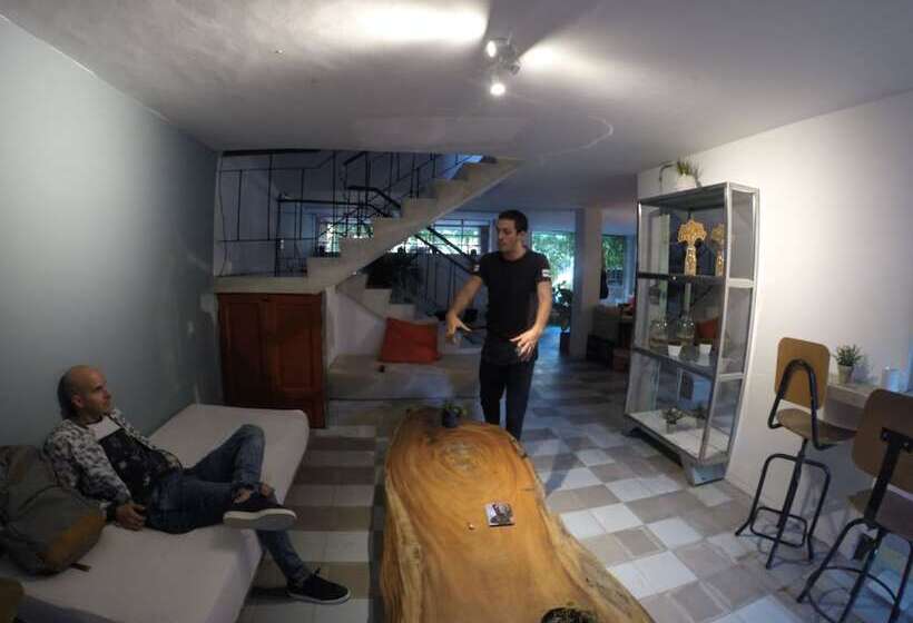 Casa Estacion Hostel