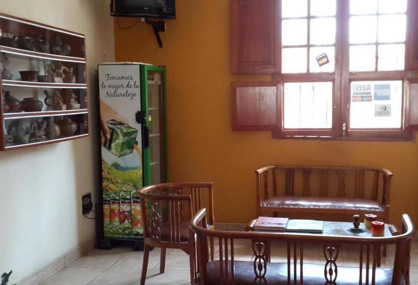 ユースホステル Hostal La Casona