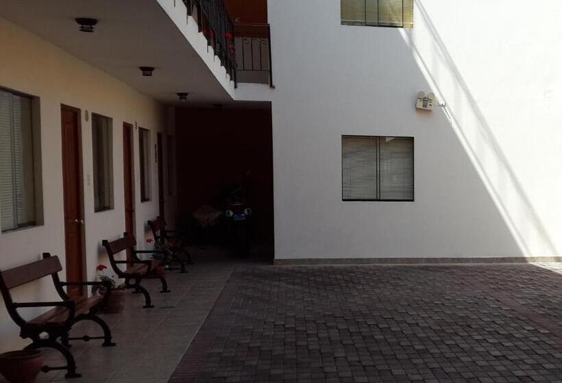 ユースホステル Hostal La Casona