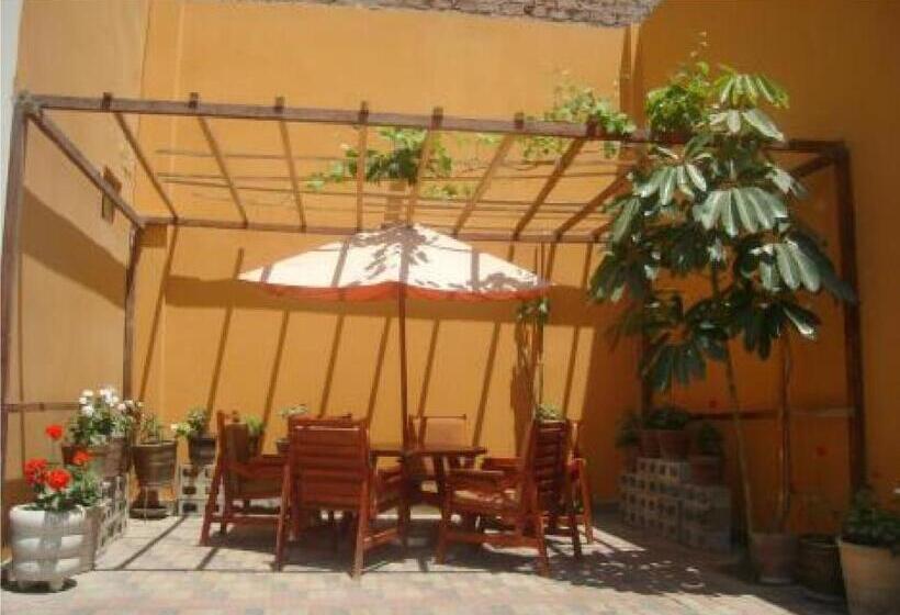 ユースホステル Hostal La Casona