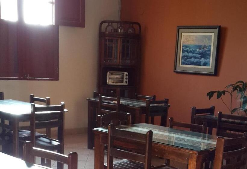 ユースホステル Hostal La Casona