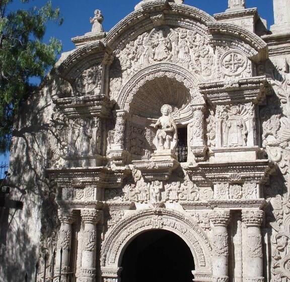 הוסטל Hostal Lluvia De Oro