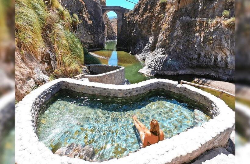 הוסטל Hostal Lluvia De Oro