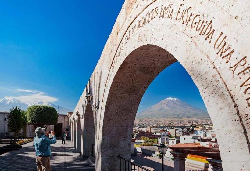 הוסטל Hostal Lluvia De Oro